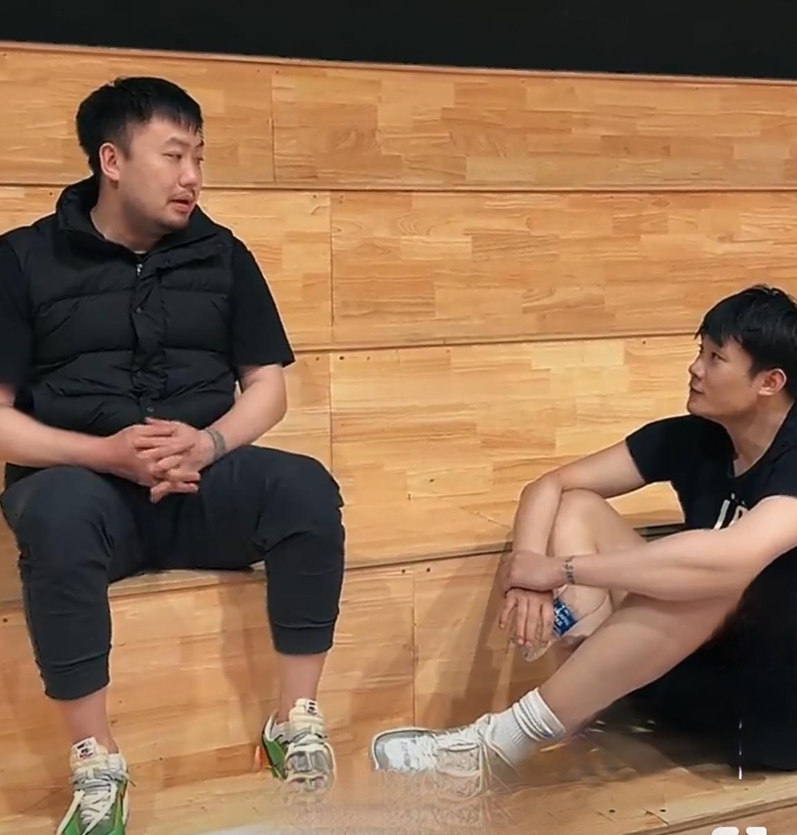 篮球丁彦雨航前一段时间官宣退役时，有报道说尽管睢冉动情祝福，但丁彦雨航删除其互动