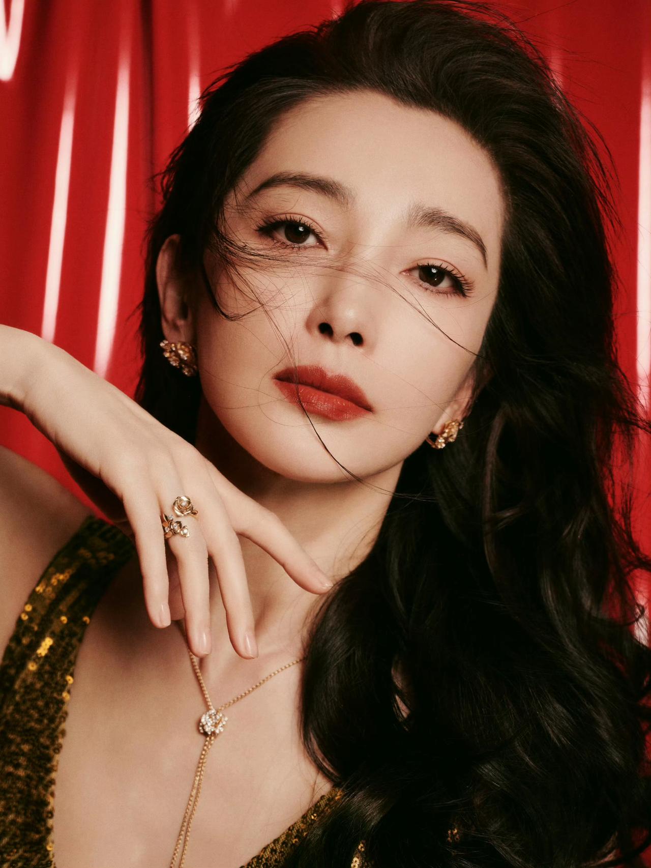 优雅与性感，你会怎么选成熟美人李冰冰穿搭写真