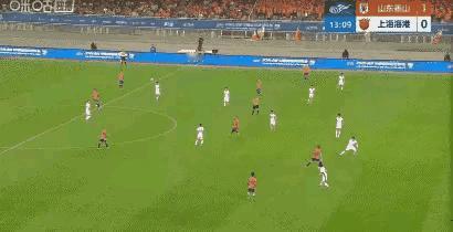 下面图片中的二场比赛都是中超联赛，都是在本赛季发生的。都是由足协委派裁判在执哨的