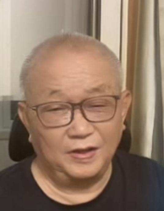 上海媒体人秦天谈起了山东泰山，他觉得球队似乎出了点问题。像克雷桑这种踢法，主教练