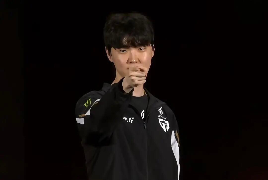 有一说一，我们赛区有没有什么招牌动作能震慑住Chovy大荒囚天指和Faker的万