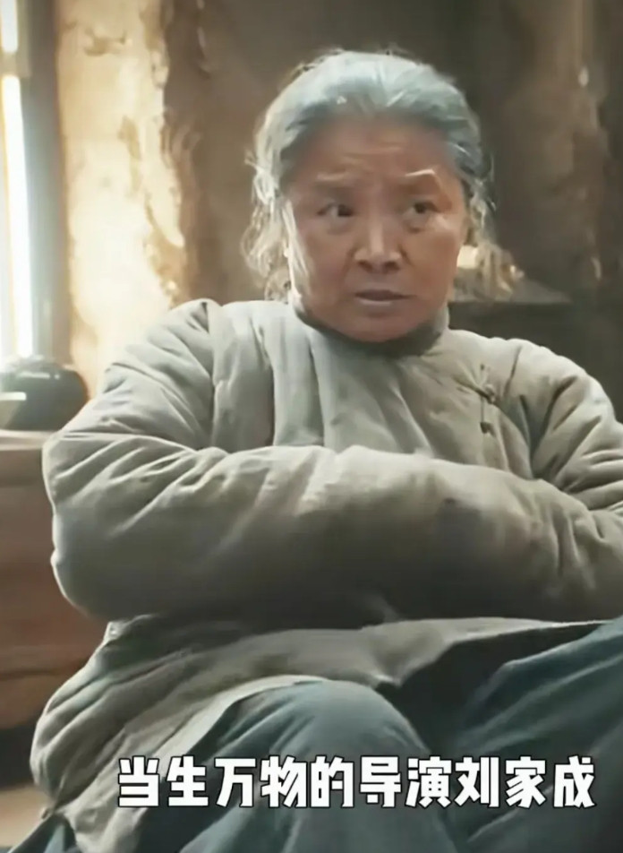 电视剧《生万物》中大脚娘的扮演者迟蓬，一口地道的鲁南方言，硬生生把一个配角儿演成
