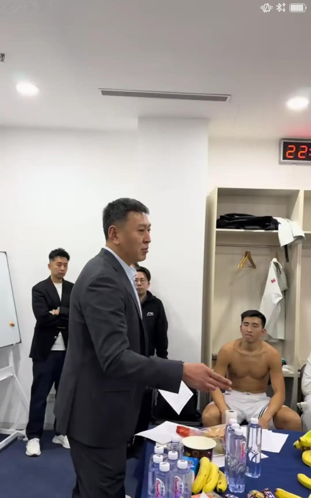 那场加时赛看得人心里堵得慌。南京队就差那么一点，还是输给了广东。王昊文最后