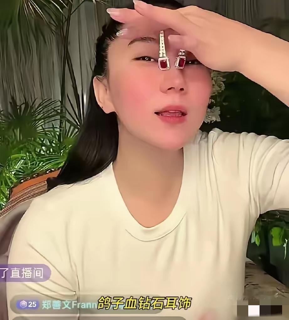 1，鸽血红宝石钻石耳饰。2，配套红宝石戒指。​3，立体花朵满钻大戒指。