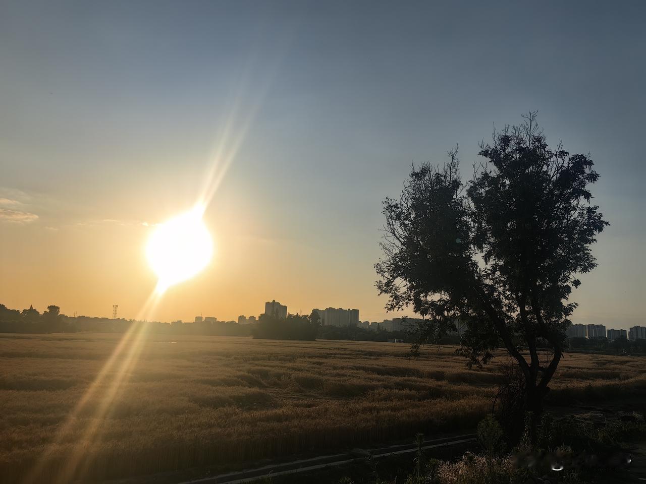 现在贪污的极少极少。大家都骂贪官，但要让其说谁贪了他钱，估计99%都说不出[捂脸