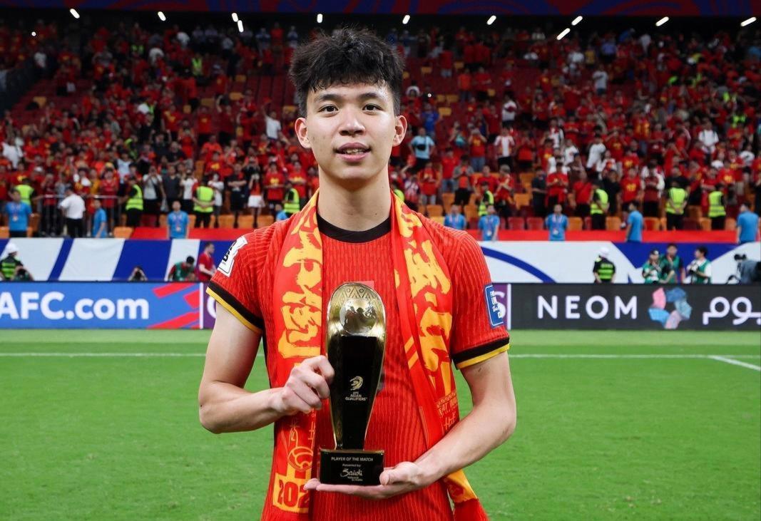 正式退出！王钰栋新决定，中国足协批准。王钰栋确实“退”了，但退的是9月到10