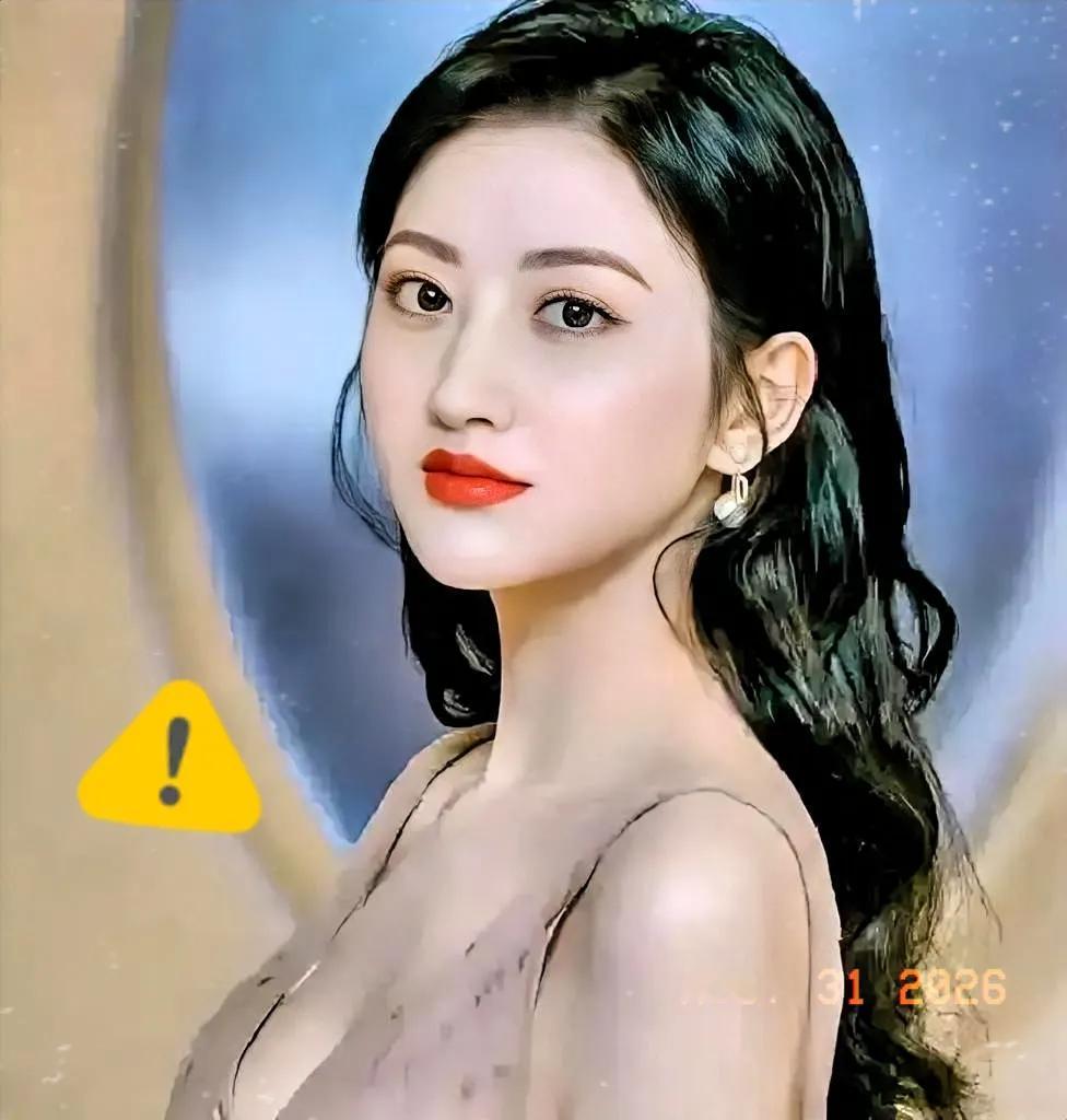 “行了，摸吧，摸哪儿都行”​很难想象这种极度私密的闺房对话，竟然会被一个公众
