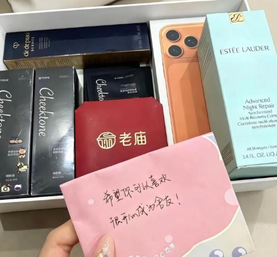 太豪横了！北京一位叫刘可可的大小姐，刚搬进大学女生宿舍，室友还没认全呢，人家已经