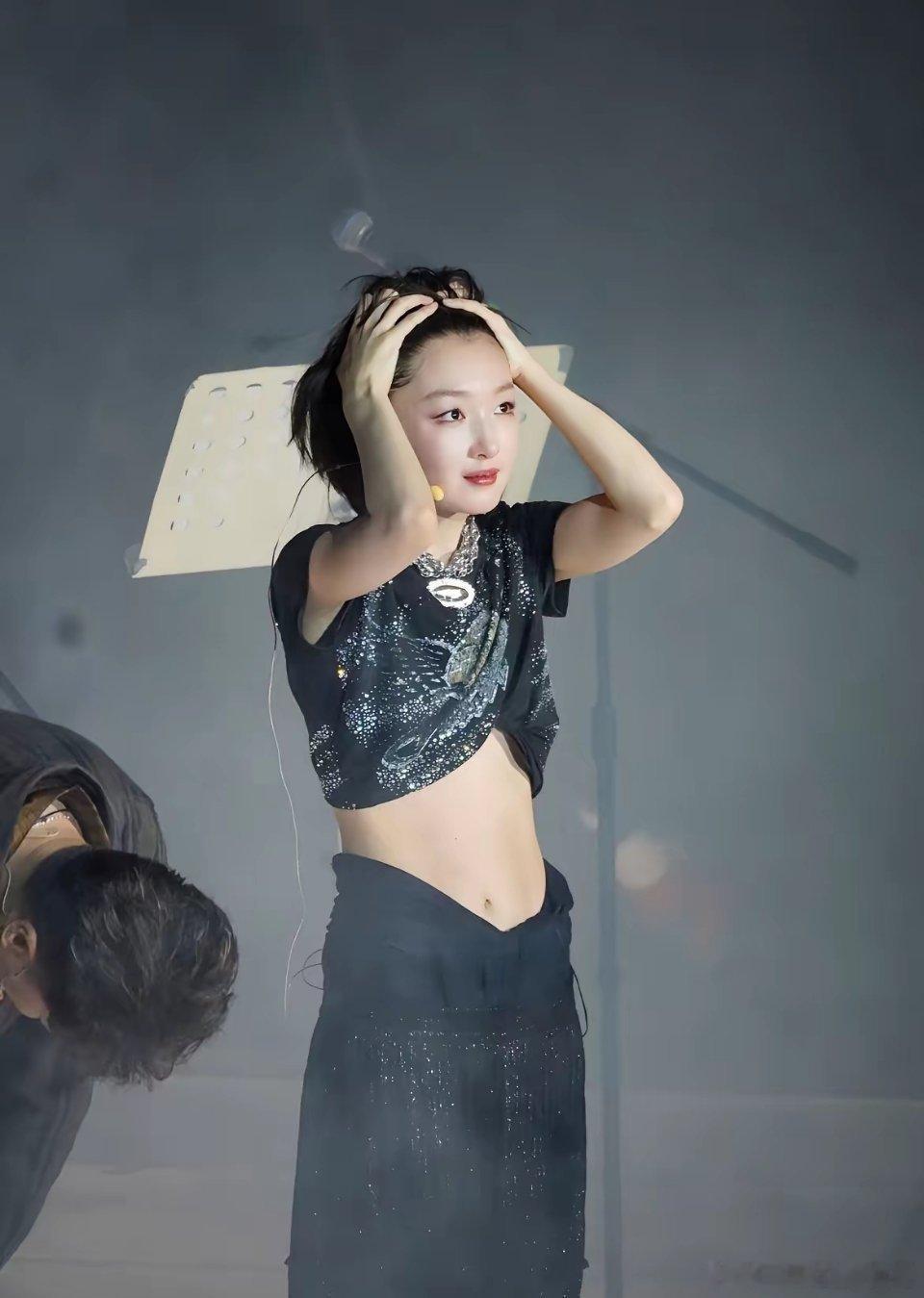好多人都误会周冬雨，说她临时被叫去演《文城》凑数，才记不住台词。其实根本不是。据