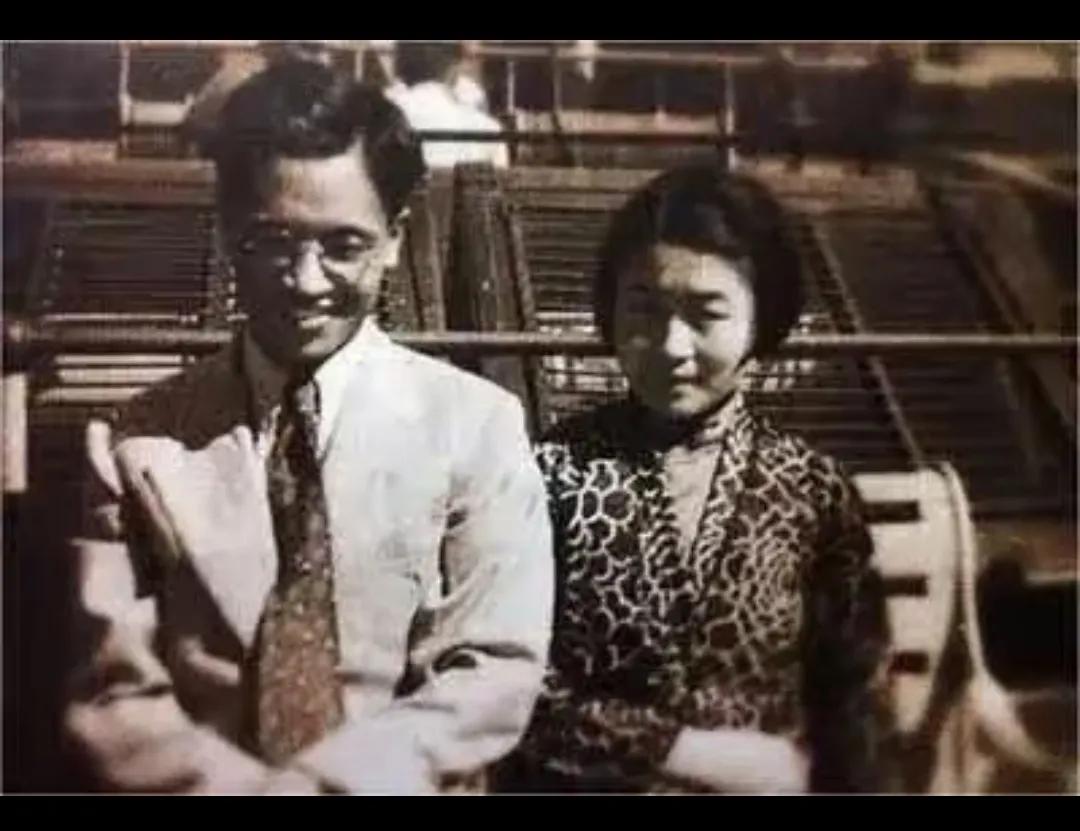 《围城》里的沈从文《围城》里有一段描写方鸿渐赴三闾大学任教的窘况，读来甚妙，与
