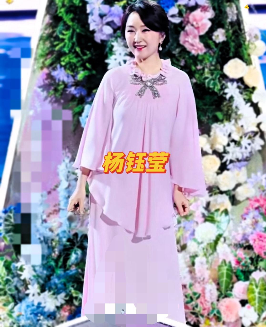 见过杨钰莹的朋友偷偷说：她和大家想的真不一样！见过杨钰莹的朋友偷偷说：她和大