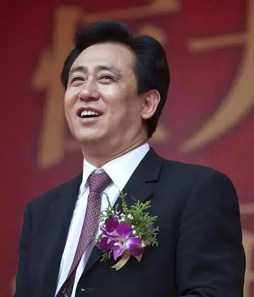 人都进了大牢，许家印手里还捂着60个亿。一个前首富进去前恨不得把裤兜翻个底朝天