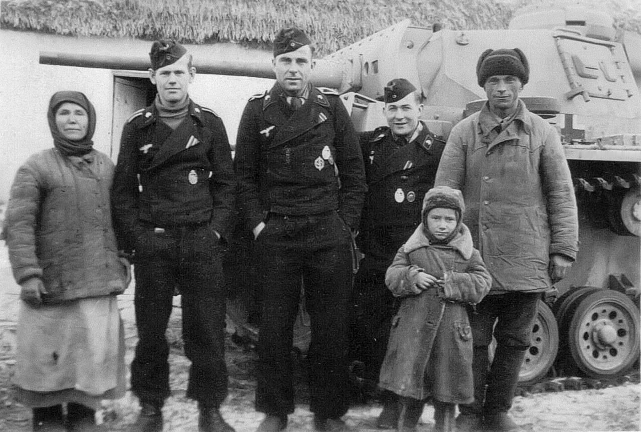 现在合影，之后保不准被清算，苏联对“叛徒”可是毫不手软的——第二次世界大战，东线