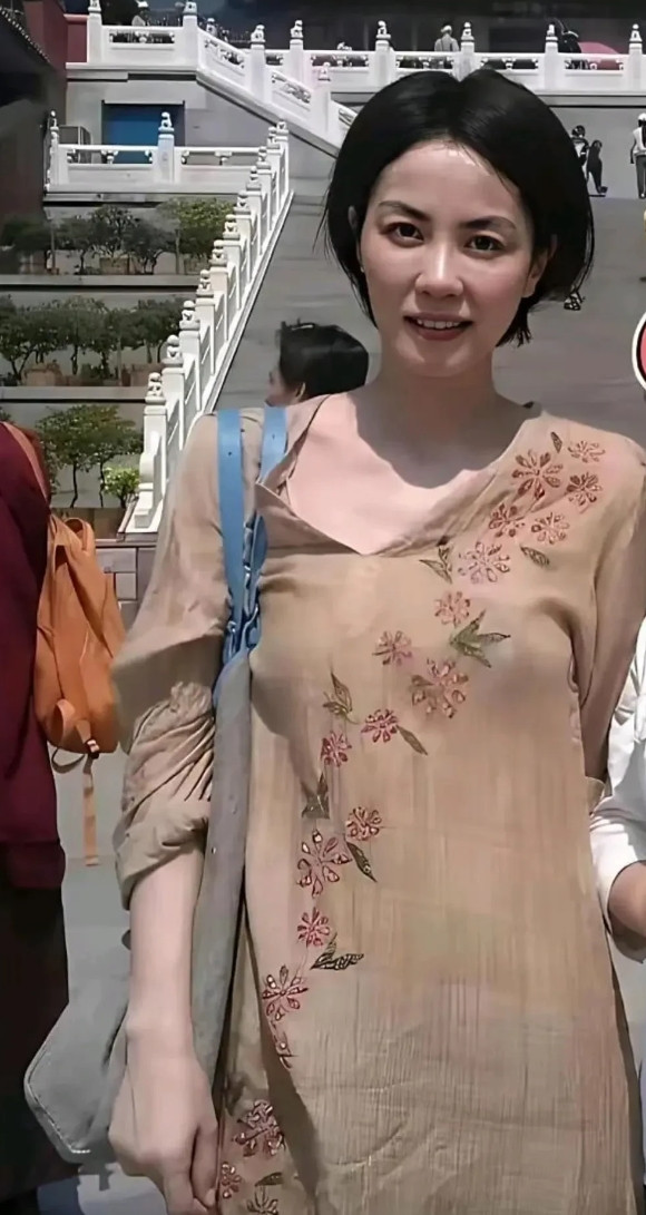 电视上看着一般般，真人简直美若天仙[大笑][大笑][大笑]
