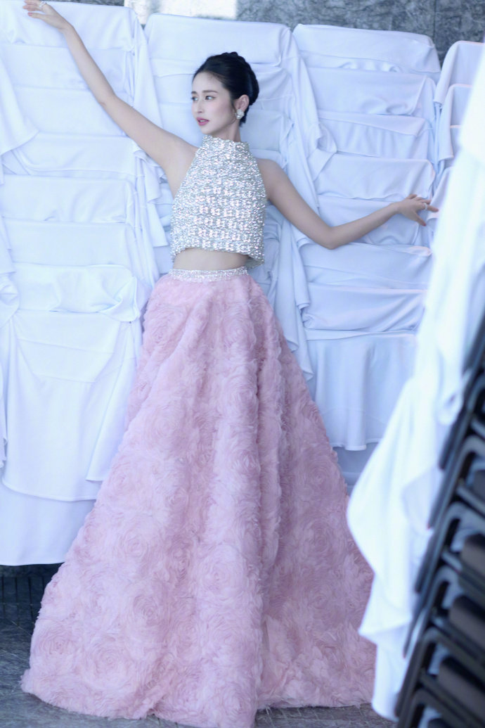 颖儿做眼部热玛吉疼哭了女明星的美丽真的做了不少偷偷护理啊！不过为了美丽都值了！