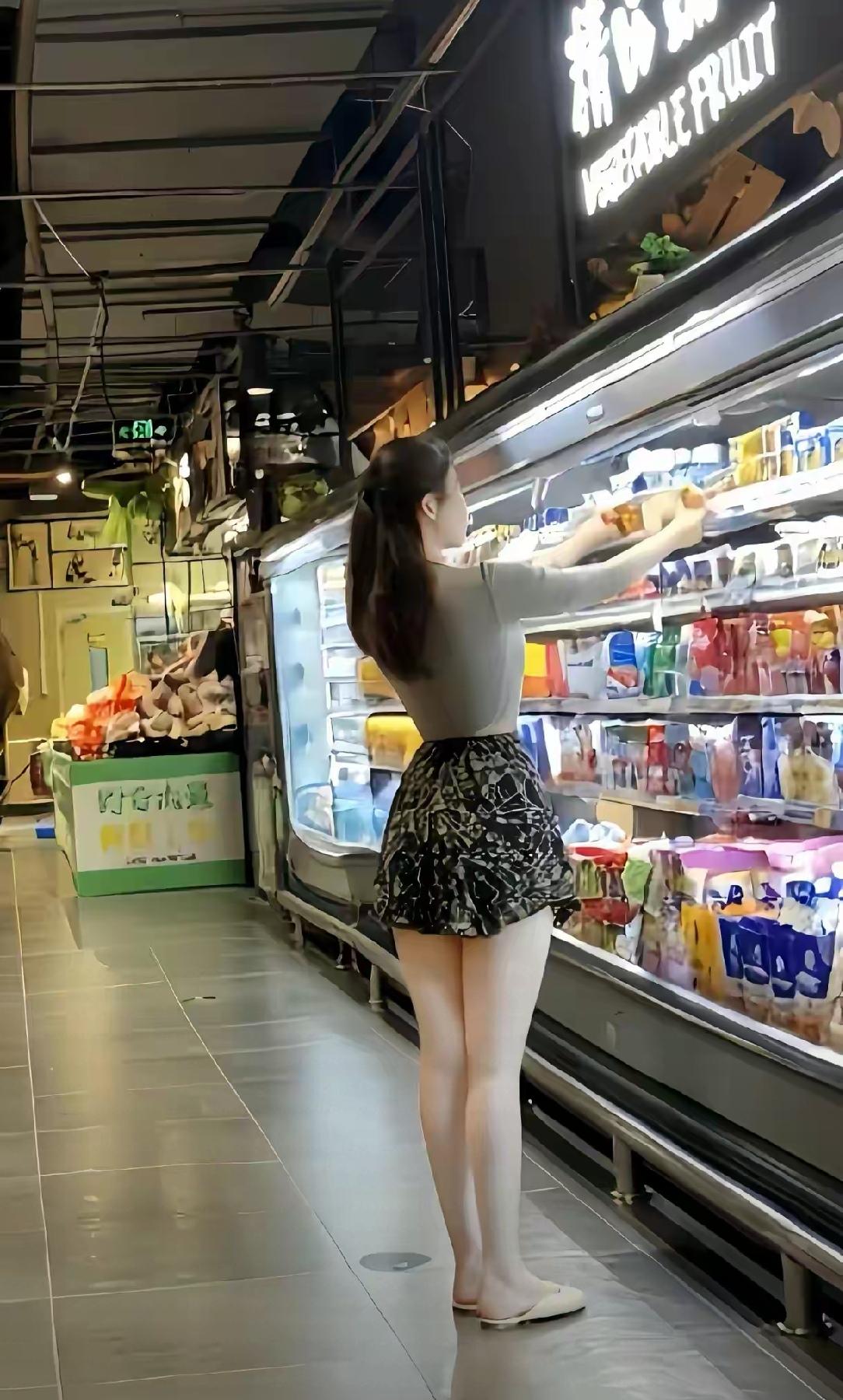 常有人问，什么样的女人才算有韵味？不是惊艳四座的容貌，不是刻意讨好的温柔，也不