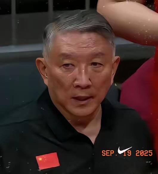 这下女篮的热身赛可是彻底出圈了不光篮球圈讨论疯了，连平时不看球的人都刷到了消