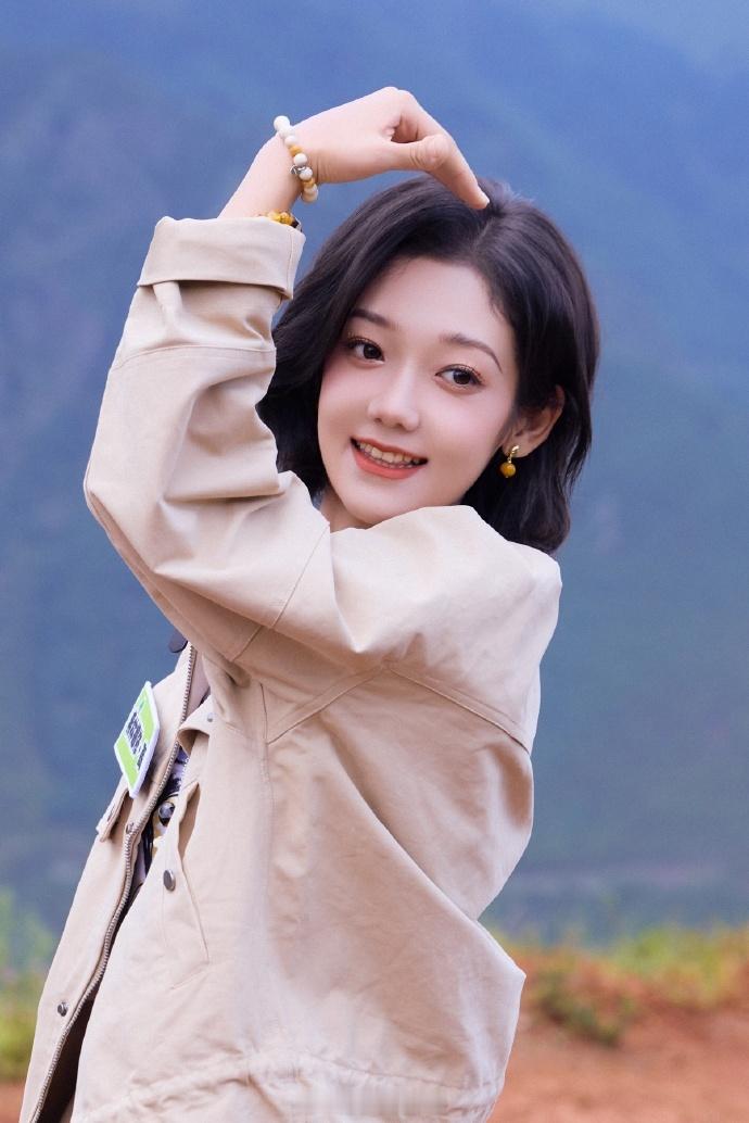 希林娜依高一秒切换成高老师希林娜依高突然一句classbegin，感觉瞬间