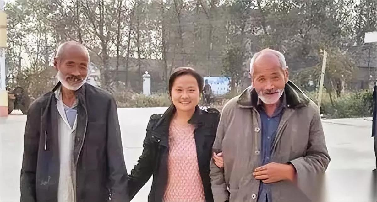 这事真够荒唐看完憋一肚子火安徽亳州这出认亲戏，真太刷新三观。当年亲生父母
