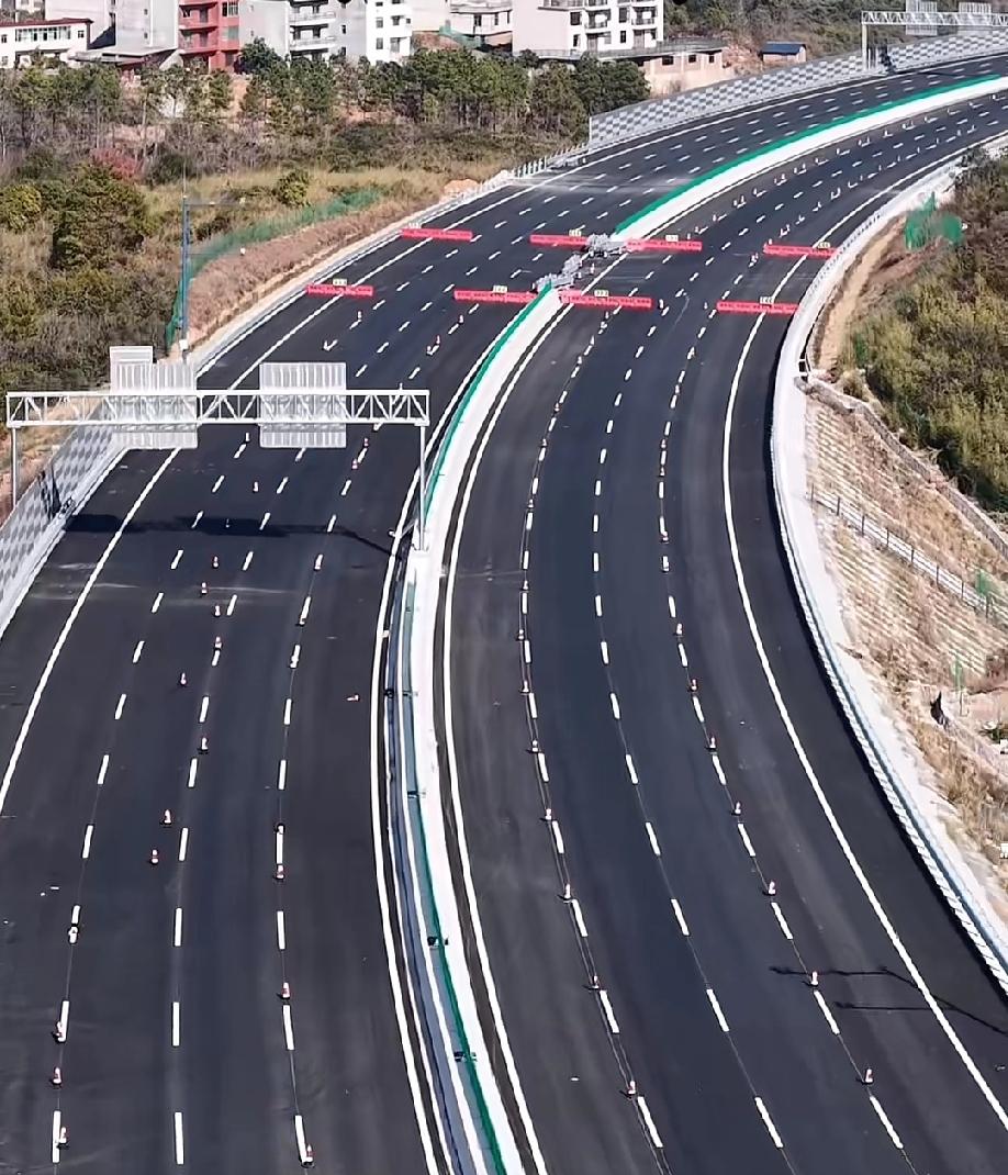 谁有江西豪横?江西的高速路都是八车道。江西高速运行质量、运维水平，多年排名中国