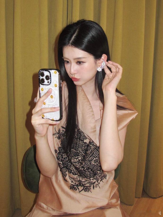 乔欣婚后妈妈级别的乔欣婚后变得好温柔细看乔欣婚后每一组镜头，变化藏在细微的