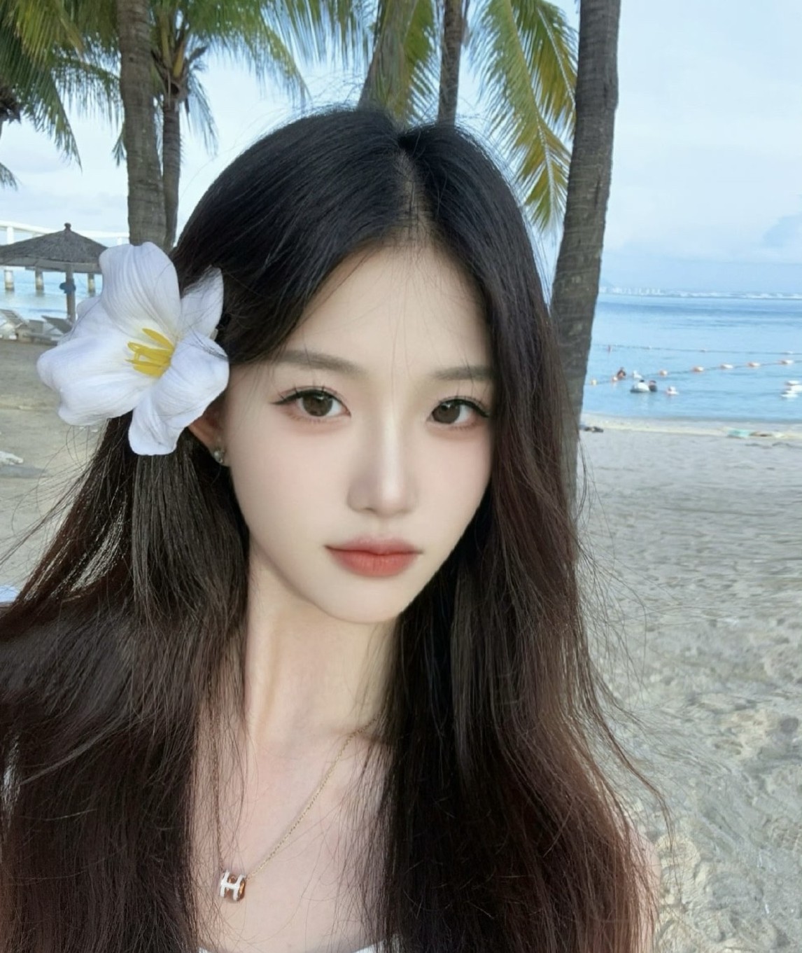 老公问为什么女生穿比基尼不怕人看穿裙子却怕走光呢今天跟老公逛街的时候