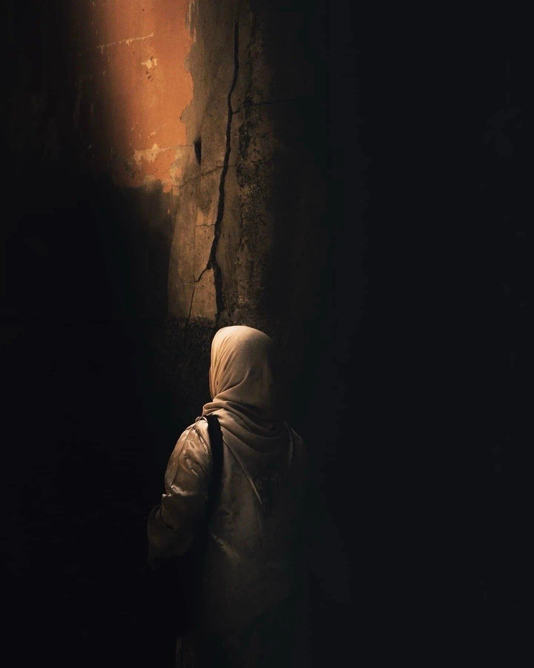 成年人最大的无知，就是以理服人；讲道理是最幼稚的行为，因为，每个人都有自己的道理