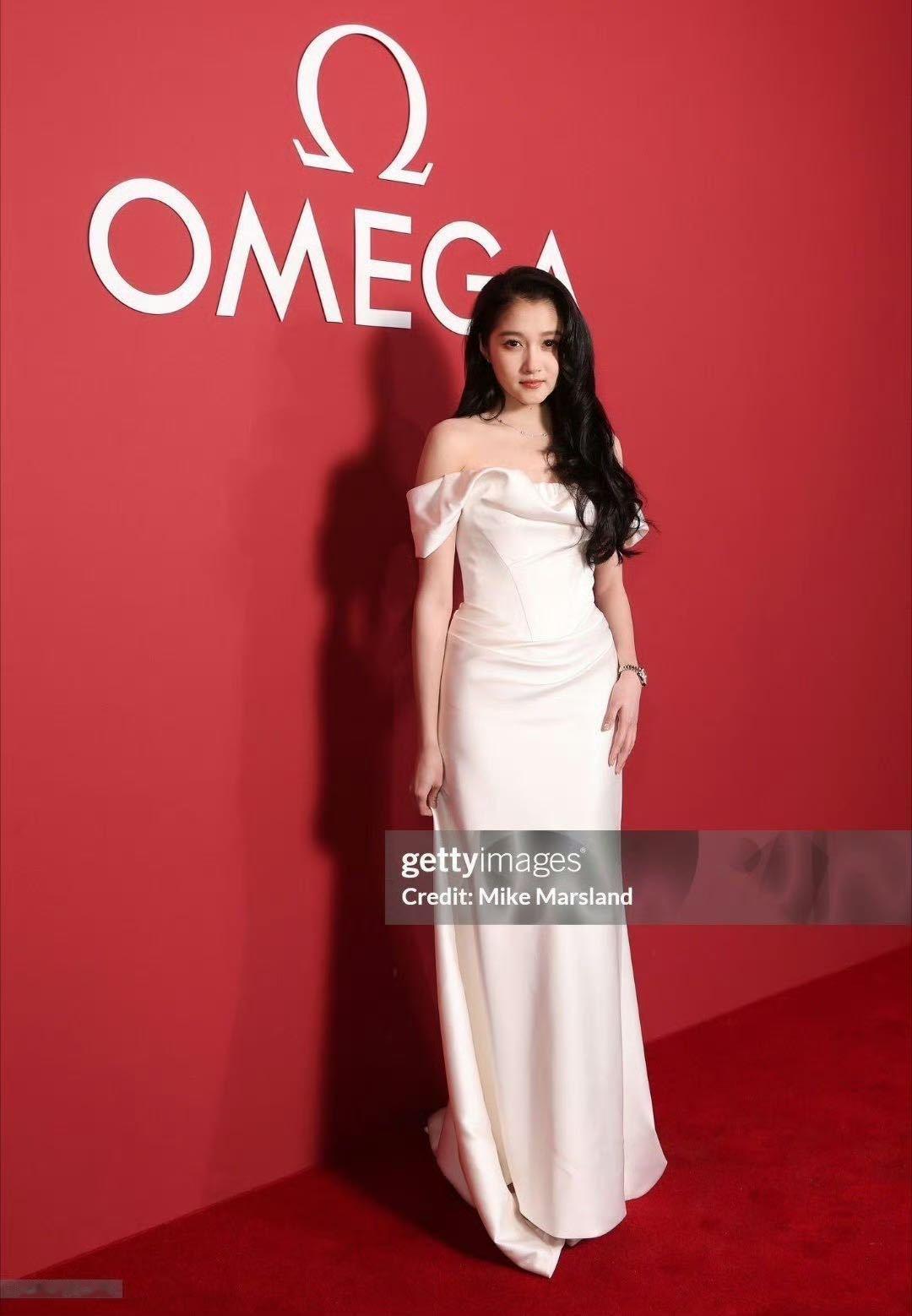 关晓彤全英采访关晓彤全英文采访关晓彤晚宴全英发言，气质与实力并存！口语流利，表