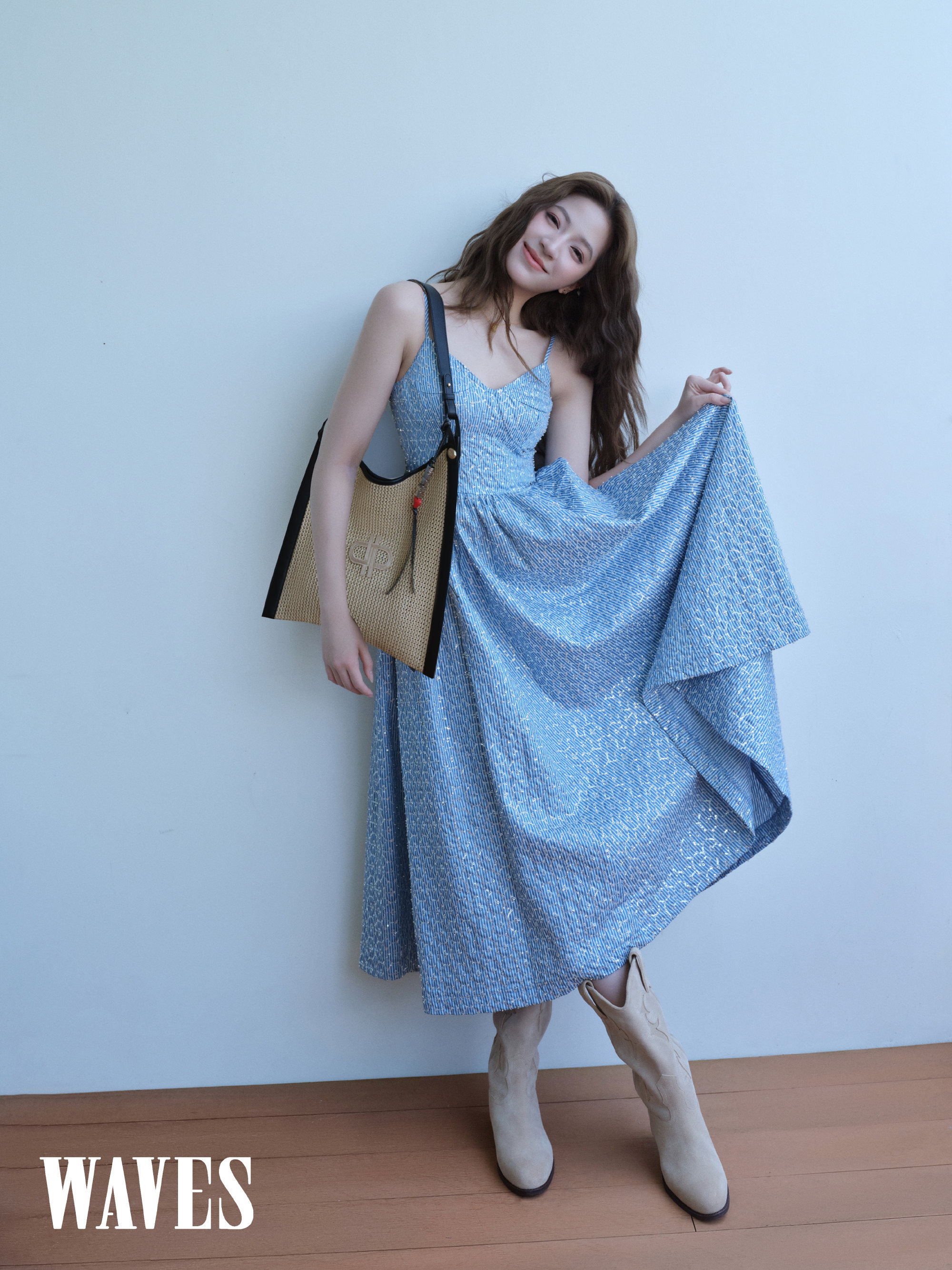 欧阳娣娣蔚蓝梦境封面大片欧阳娣娣灵动少女的奇幻世界摄影：周文悍