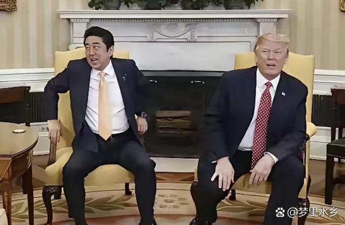 一脉相承的右翼嘴脸！高市早苗尽显奴性，日本民众直呼羞耻真是有什么样的老