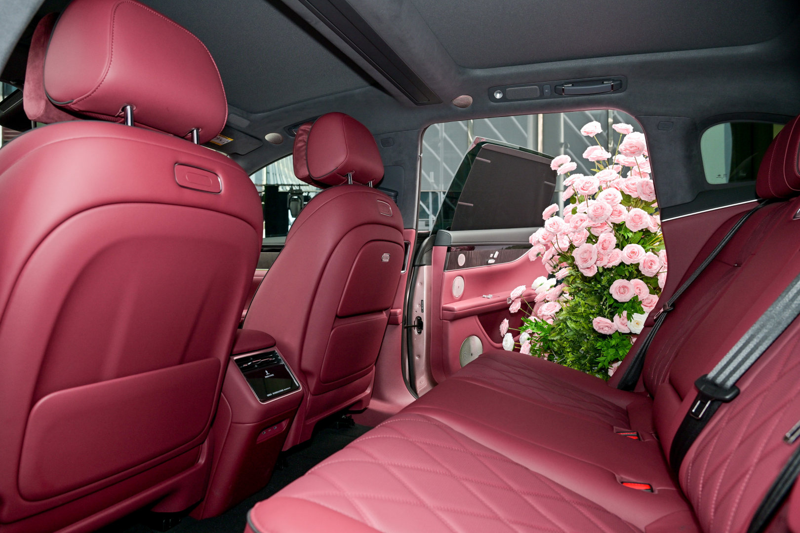 鸿蒙智行旗下的享界9系轿旅双车焕新重磅来袭，就在刚才，官方发布了这两款车搭载全球