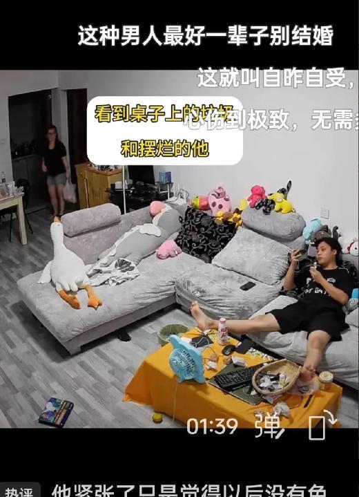 2024年，一女子下班回来，看到满地的垃圾，还有摆烂的男朋友，一时不知所措！她站