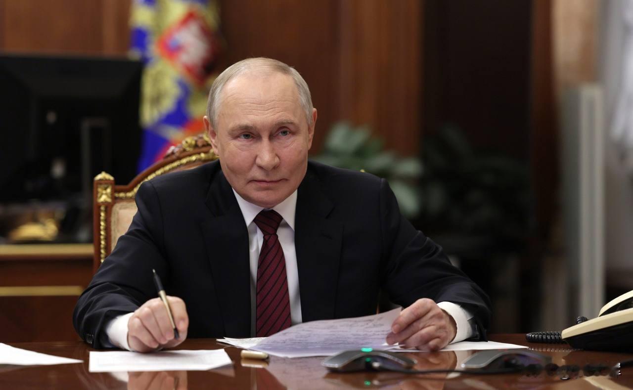 【普京称在特别军事行动区完成任务是献给祖国的新年礼物】俄罗斯总统普京指出，全