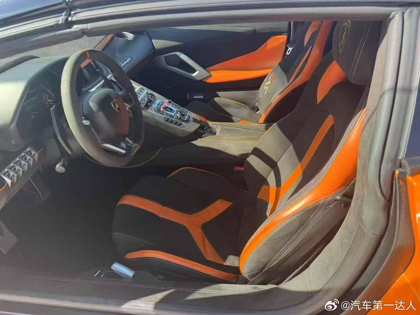 兰博基尼700-4敞篷版、寻伯乐、16年上牌，改全套SVJ套件​​​