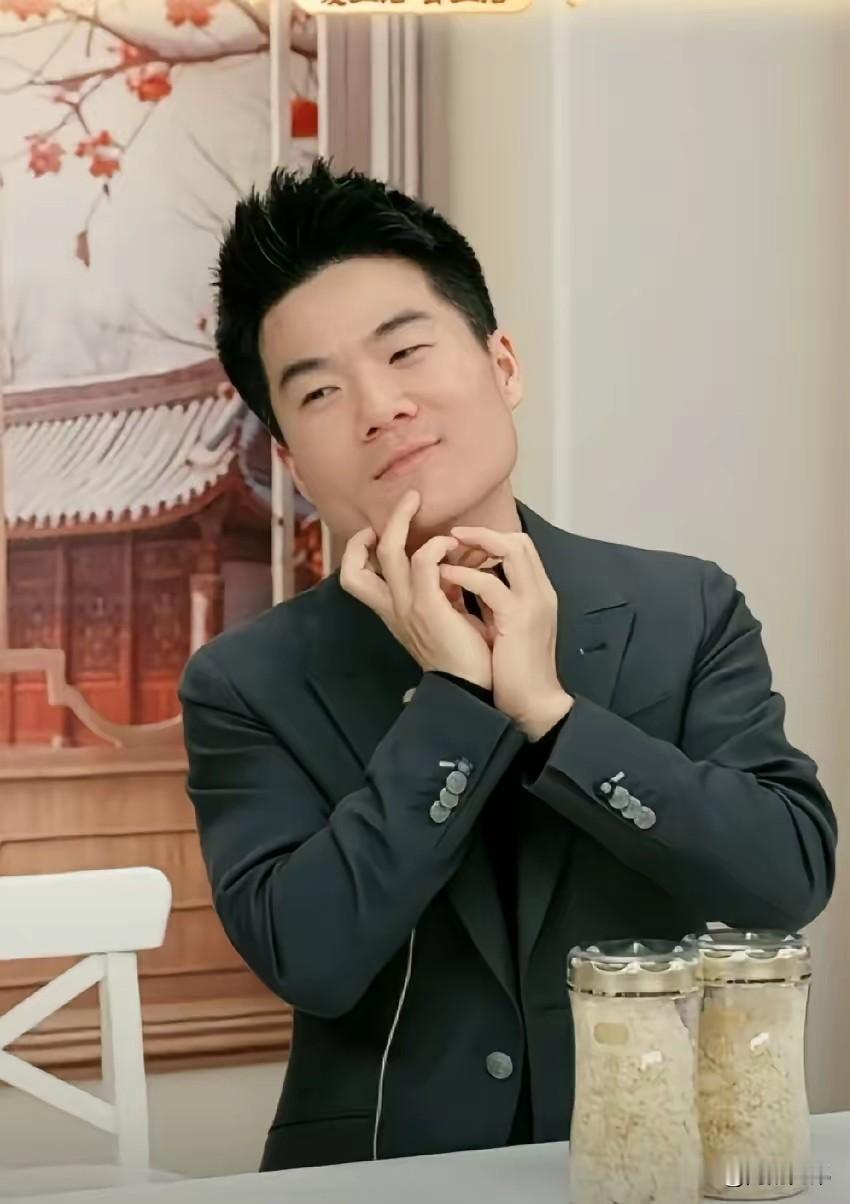 董宇辉又要开跨年演唱会了？据说董宇辉不想开，而是粉丝们强烈要求。粉丝们还心疼