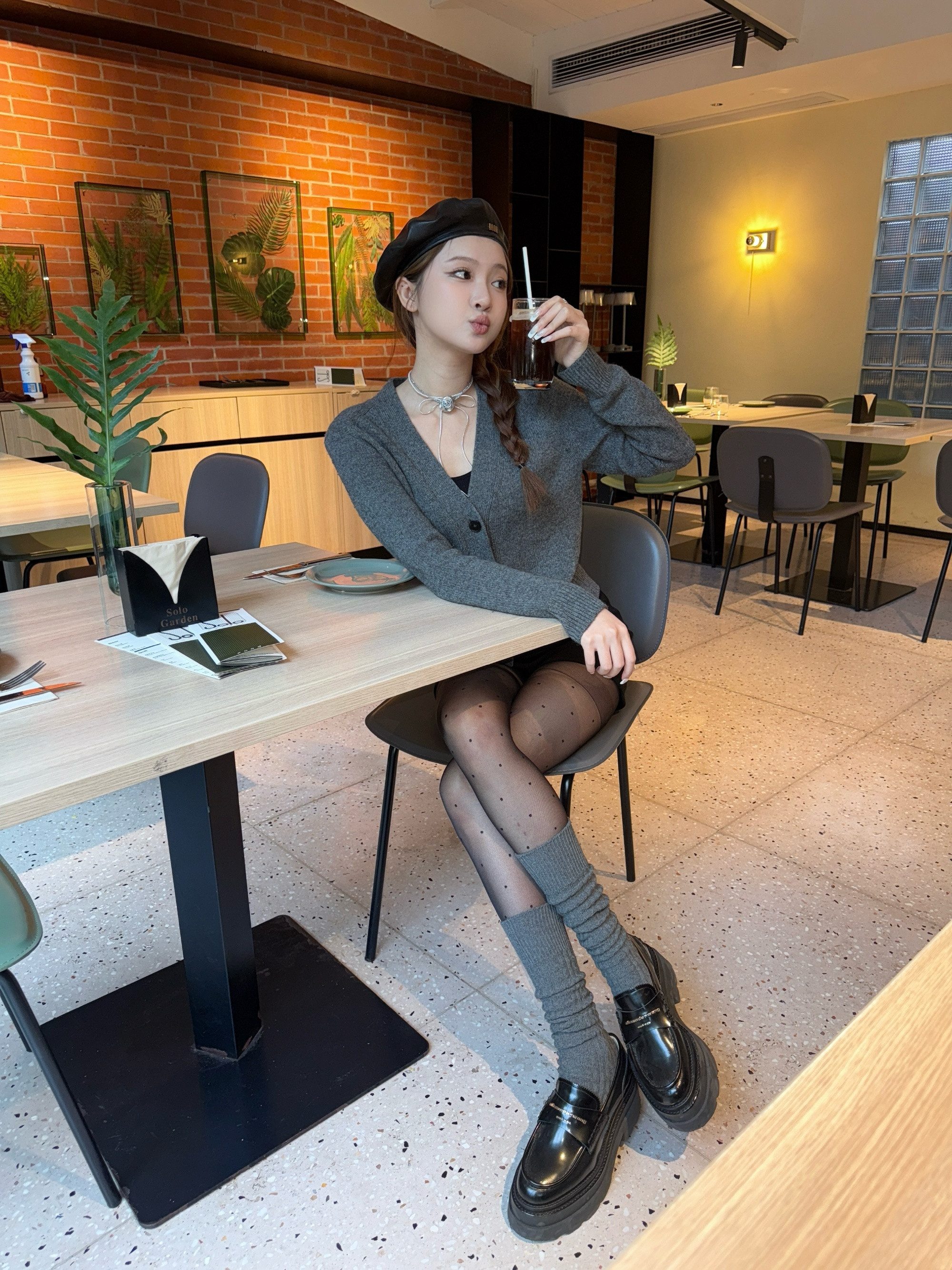 周梓倩，种梦签约艺人，青春甜美的大长腿小姐姐。周梓倩