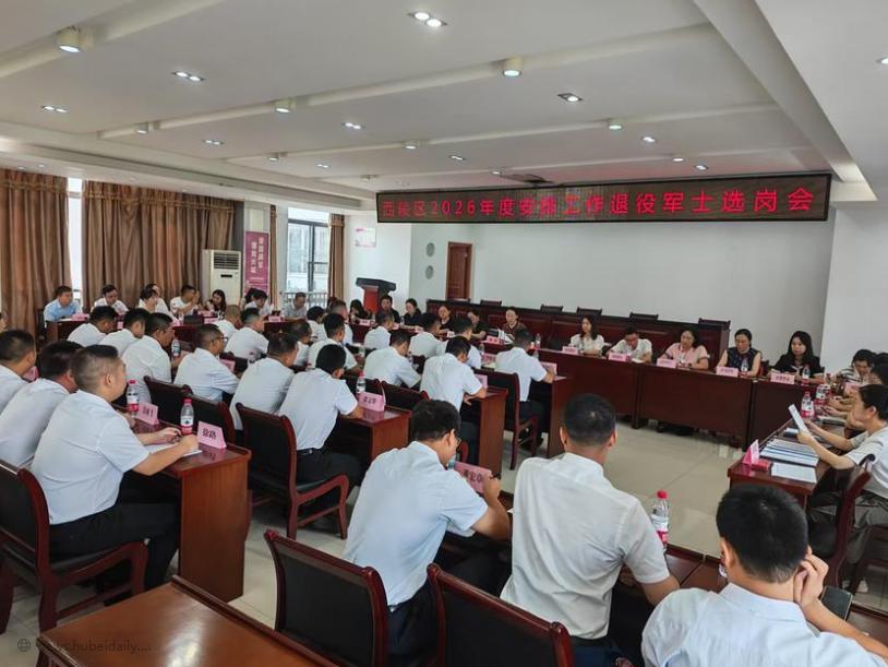 部队也在“内卷”,今年老兵留队人数明显反常！2026年7月到9月，全