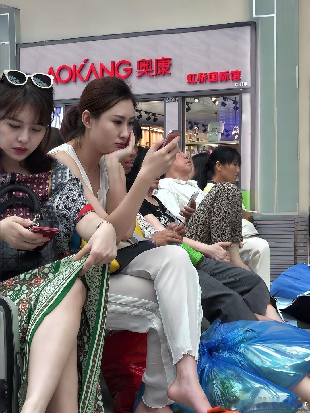为什么都喜欢把鞋挑着呢​​​