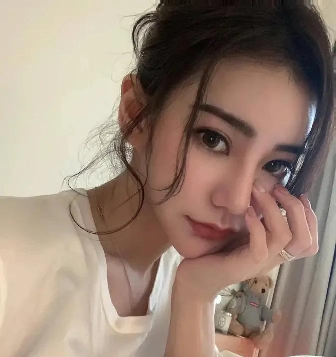 汪小菲这次真捡到宝了。马筱梅根本不是花瓶，她是能徒手拧开家族企业螺丝钉的女人。