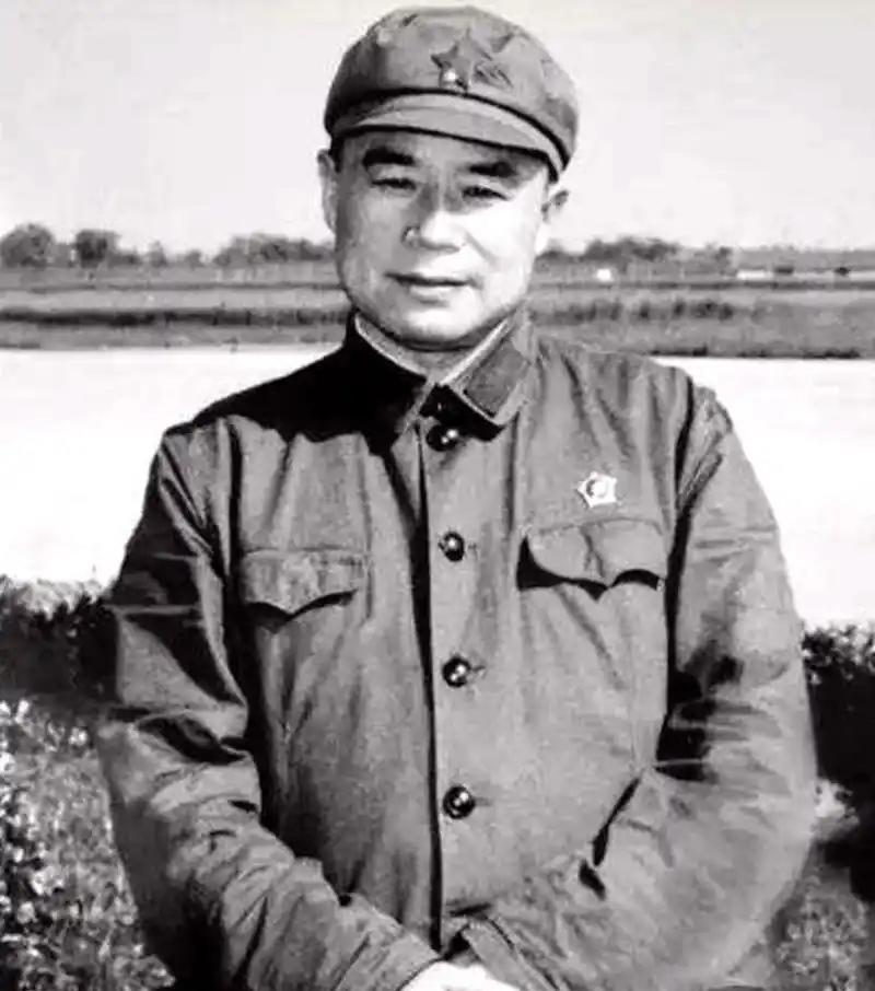 1969年，曾被降职下放农场五年的王近山接到复职调令，赴南京军区任副参谋长，到岗