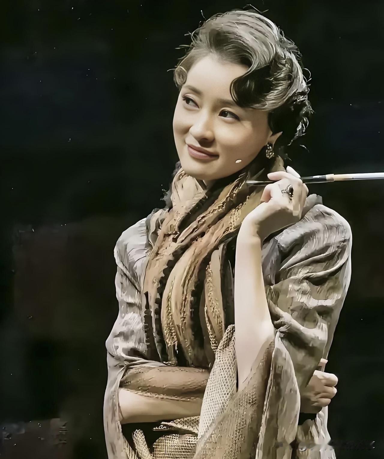 这是吴越最好看的一个造型，原来不是她长的不好看，而是她不屑于认真打扮自己，只要好