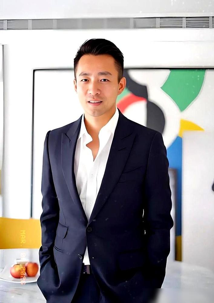 汪小菲当着几万人的面，指着手机里的亲妈张兰破口大骂：你为了流量连孙子的隐私都卖，