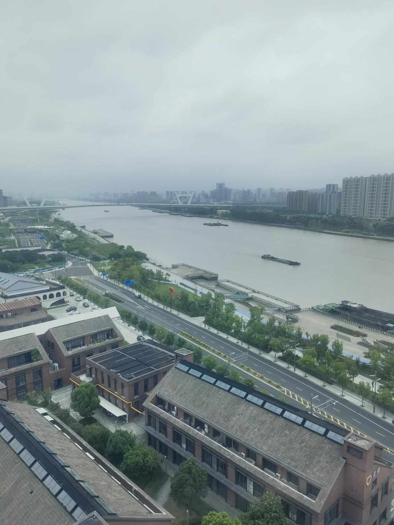 这几年，由于美国一直跟我们打“贸易战”、“关税战”，让中国在世界上的知名度大增！