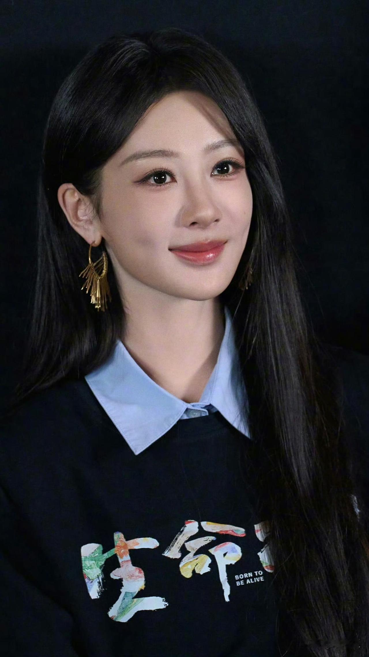 杨紫现在的造型团队，真的是挖到宝了！以前她的妆造总爱往甜妹风上靠，厚重的腮