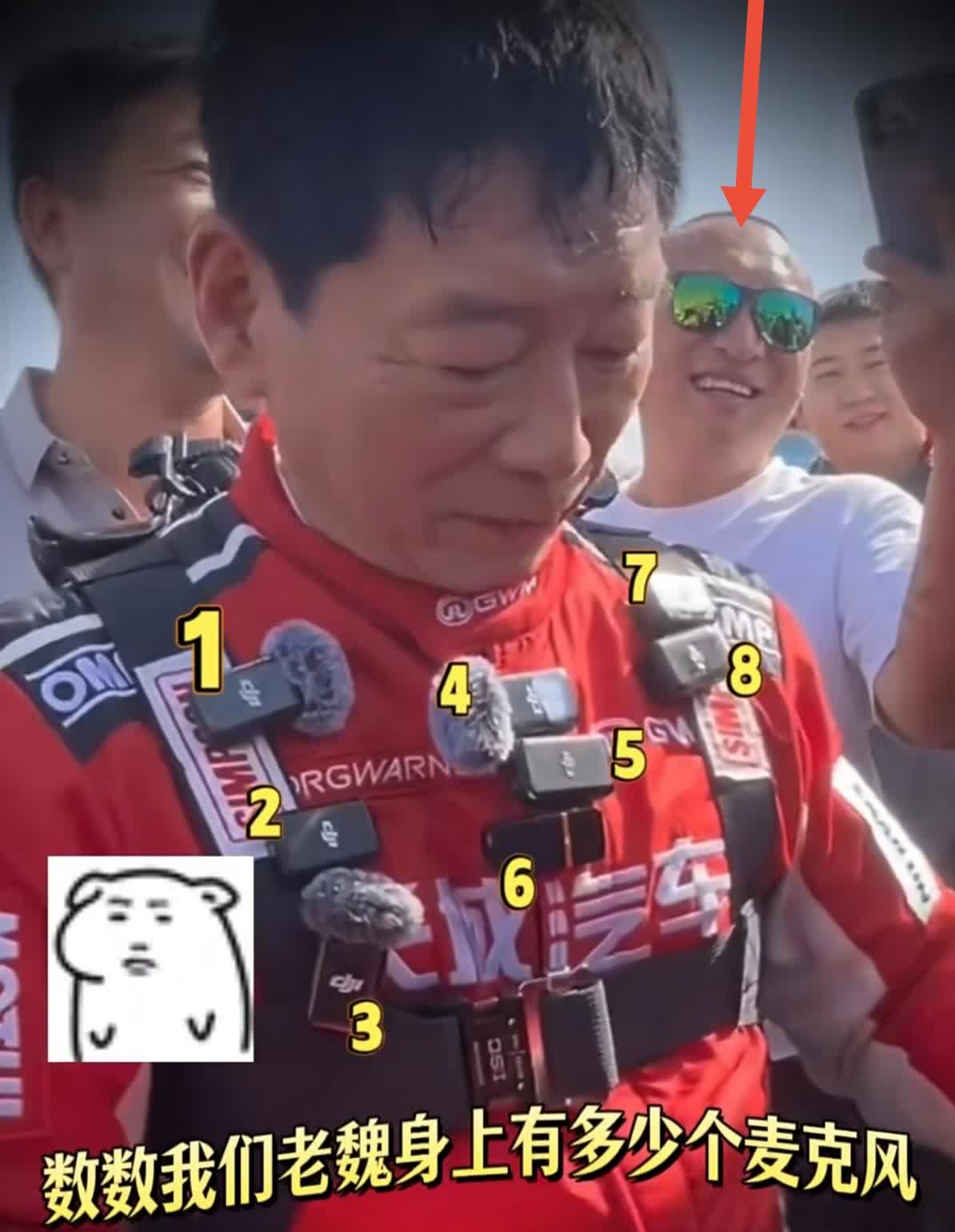 长城汽车老板魏建军真的很累。看的我都心疼，61岁参加拉力赛不说，一下车赶紧把身上