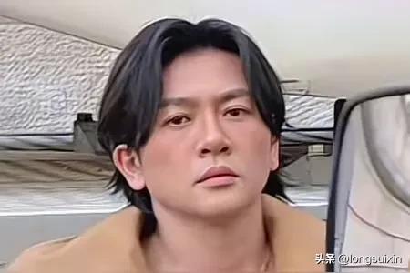 哎呀我去，这是苏有朋吗？感觉每个人都很不情愿老去，有钱，那就一定得折腾折腾