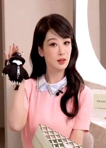 杨紫捐了100万，另外三位90花却被粉丝催捐了。灾情发生后，杨紫工作室直接晒