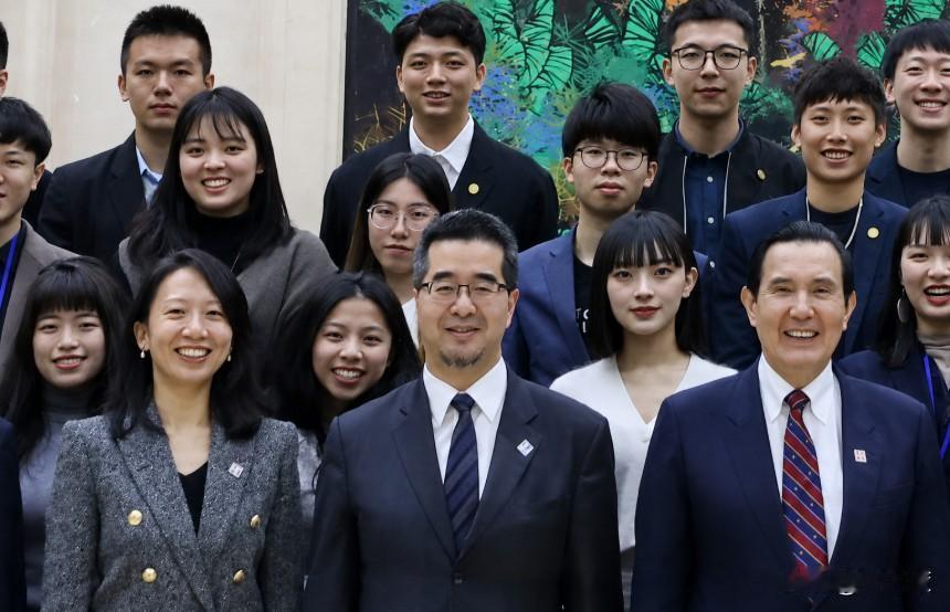 属实没想到这么复杂，台媒：王光慈不止被马英九掐脖子，还被迫向马英九下跪金溥聪