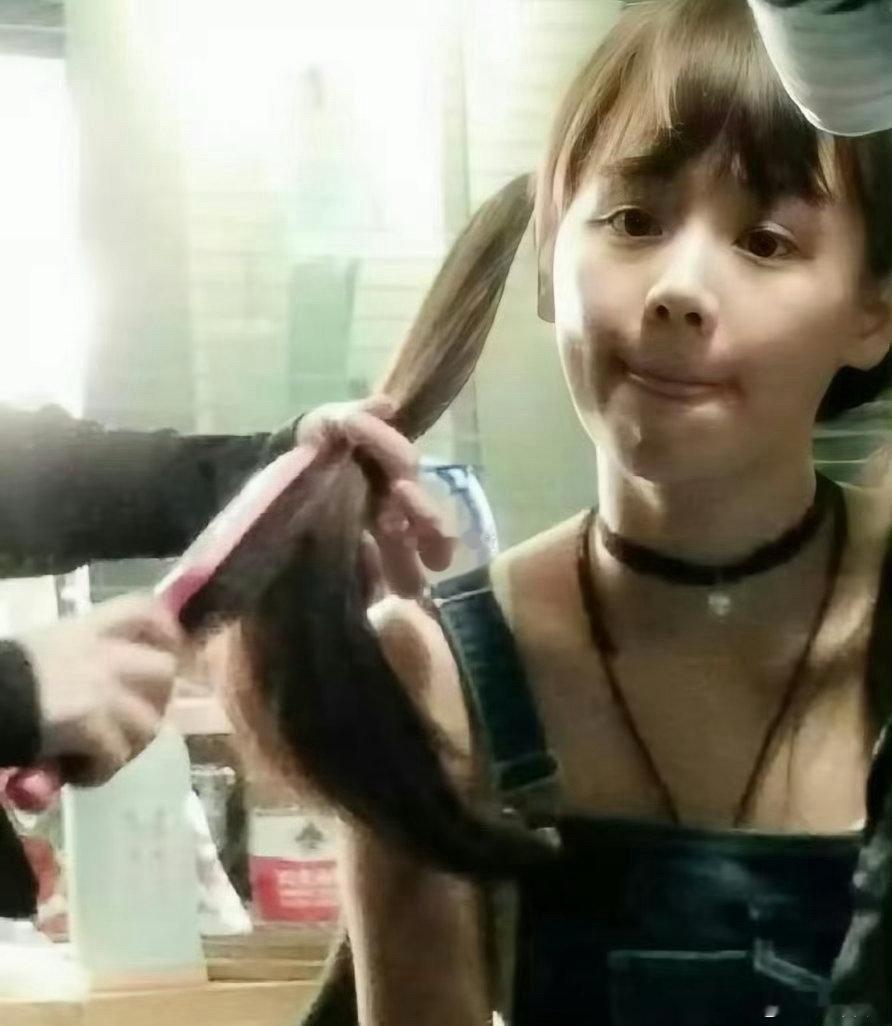 终于明白当年马思纯为什么能当书模了，胖过但没丑过。