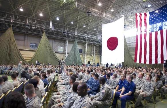 美国突然不撤军了，想介入？美军驻扎日本驻日美军在步兵战队是否撤离的问题上，又